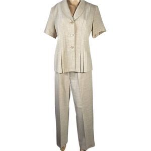 Danny & Nicole Women's Beige Short Sleeve Pantsuit Size 10